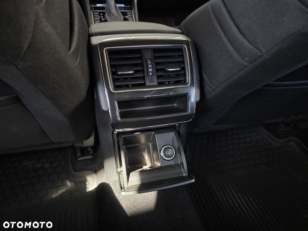 Skoda Superb 2.0 TDI SCR Ambition DSG - 24