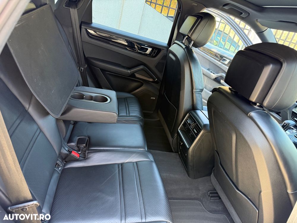 Porsche Cayenne - 16