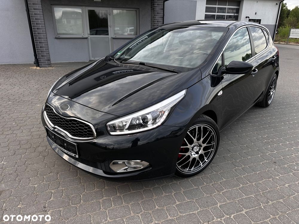Kia Ceed 1.6 GDI ISG Dream-Team Edition - 2