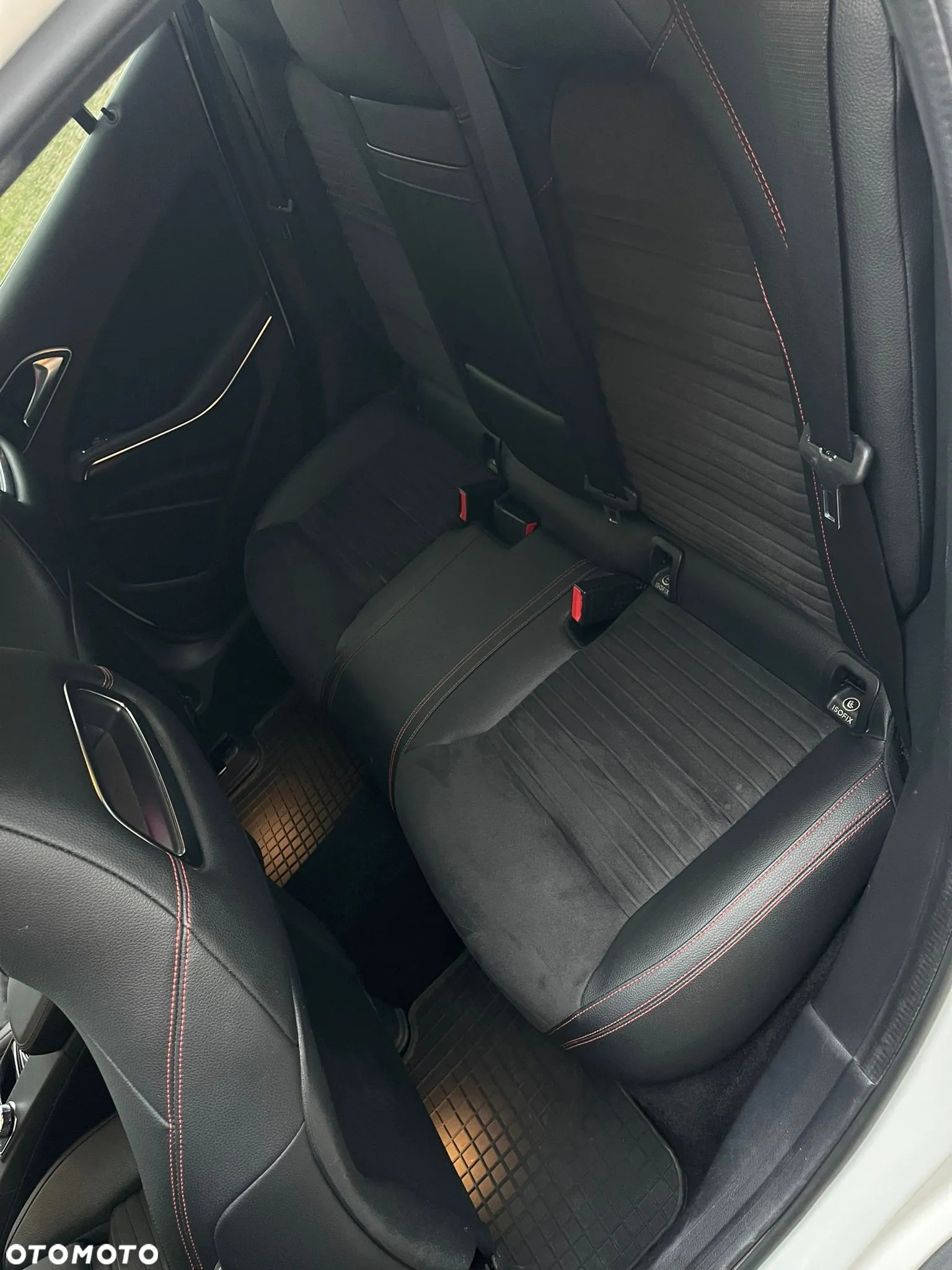 Mercedes-Benz GLA 200 7G-DCT AMG Line - 11