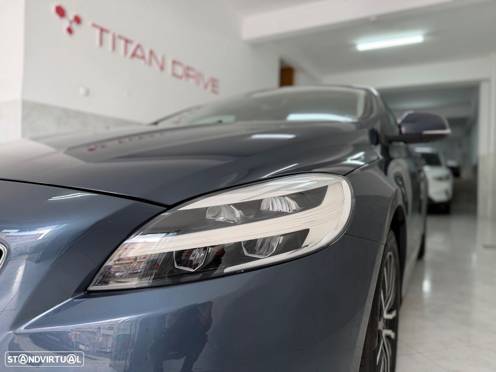 Volvo V40 2.0 D2 Momentum Geartronic - 3