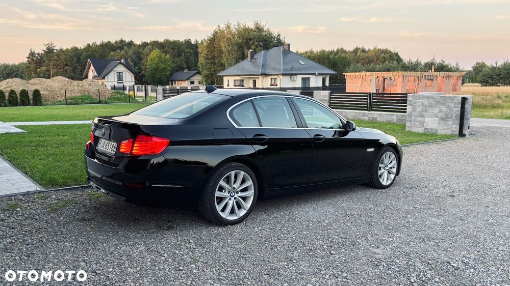 BMW Seria 5 528i - 3