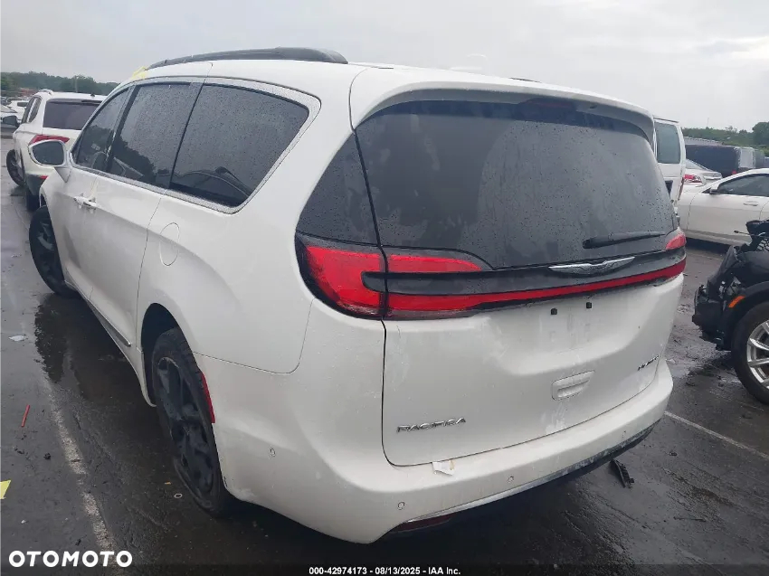 Chrysler Pacifica - 3
