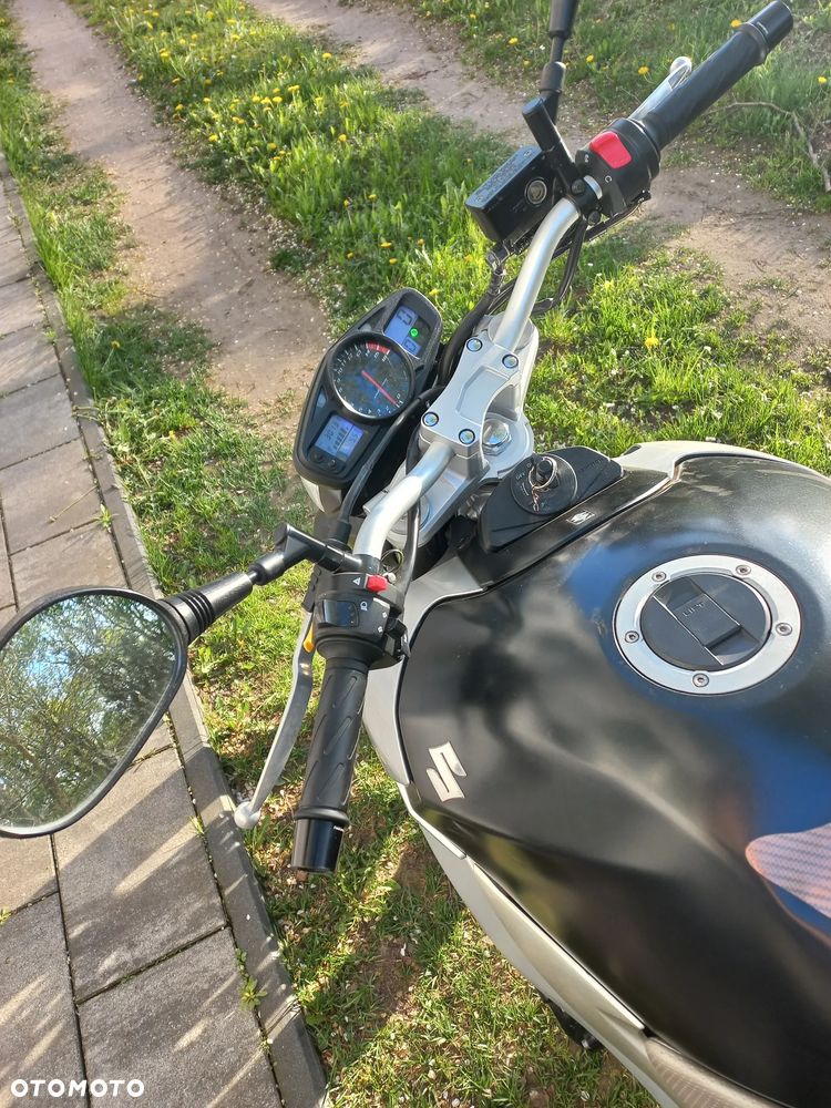 Suzuki GSR - 5