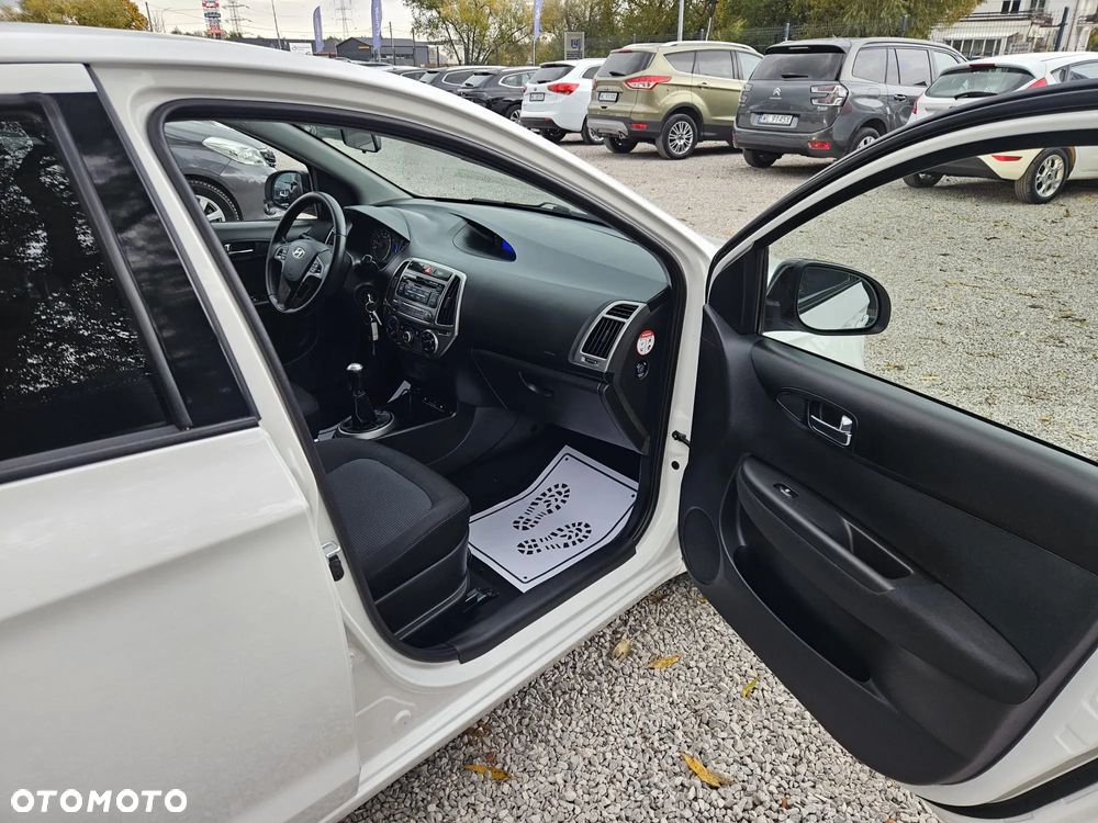 Hyundai i20 1.2 Fifa World Cup Edition - 23