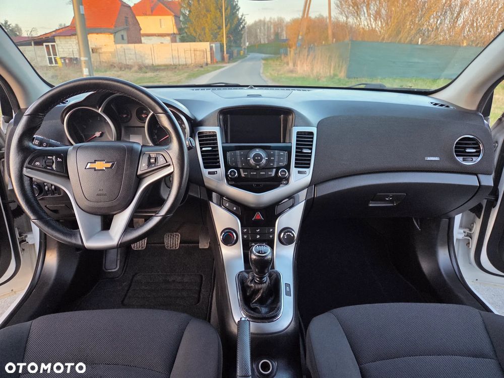 Chevrolet Cruze 1.6 LT - 13