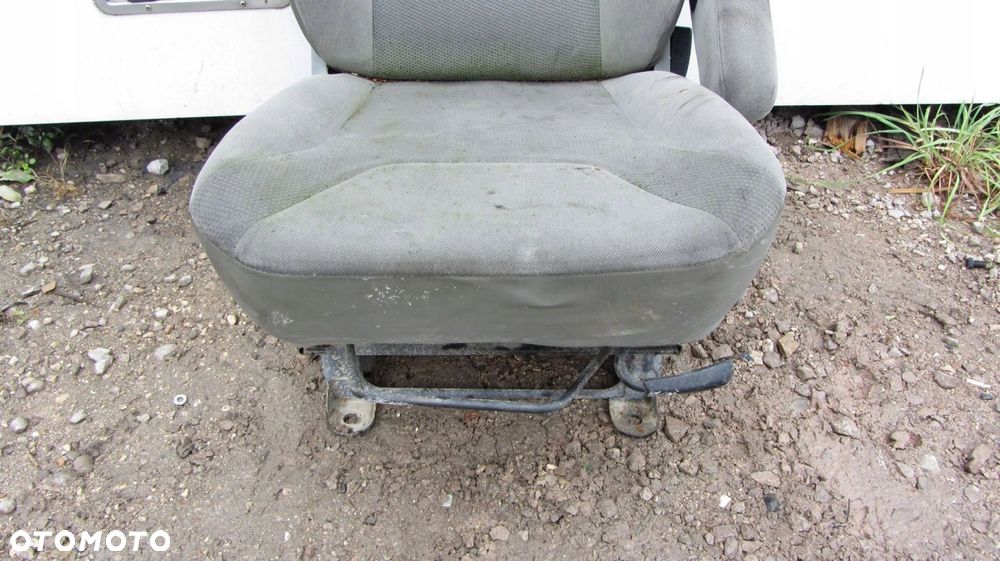 TRAFIC VIVARO II FOTEL PASAŻERA PRAWY 01- - 7