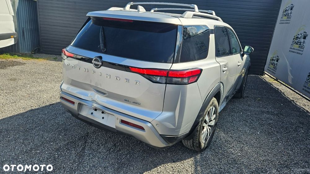 Nissan Pathfinder - 19