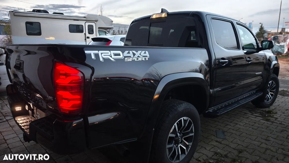 Toyota Tacoma - 4