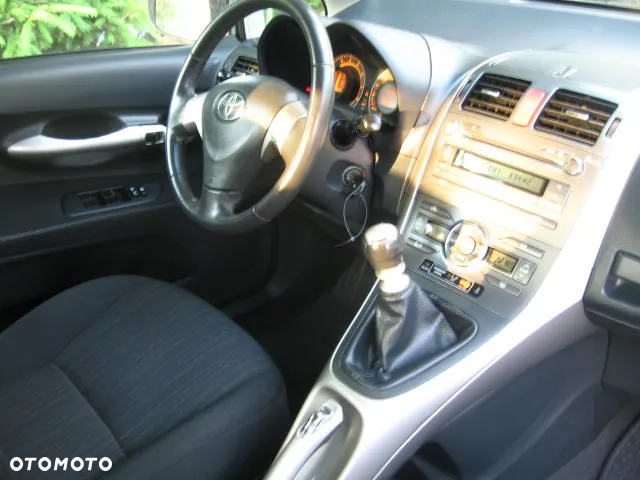 Toyota Auris 1.6 Premium - 18