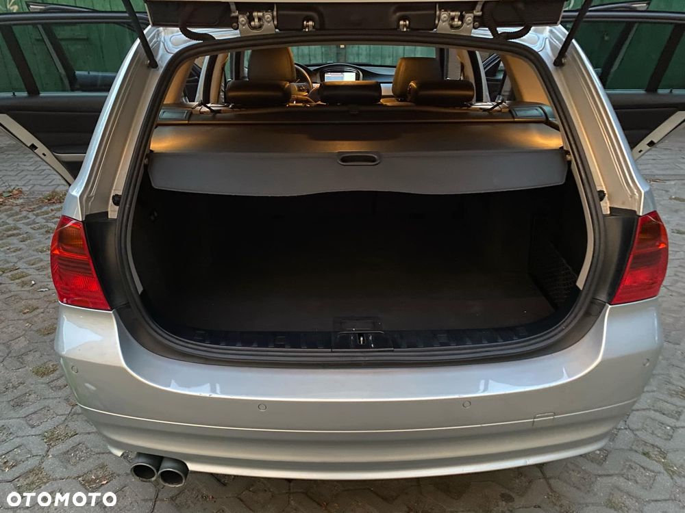 BMW Seria 3 325i - 26