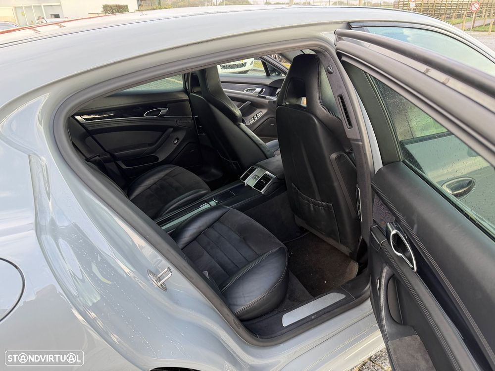 Porsche Panamera GTS PDK - 10