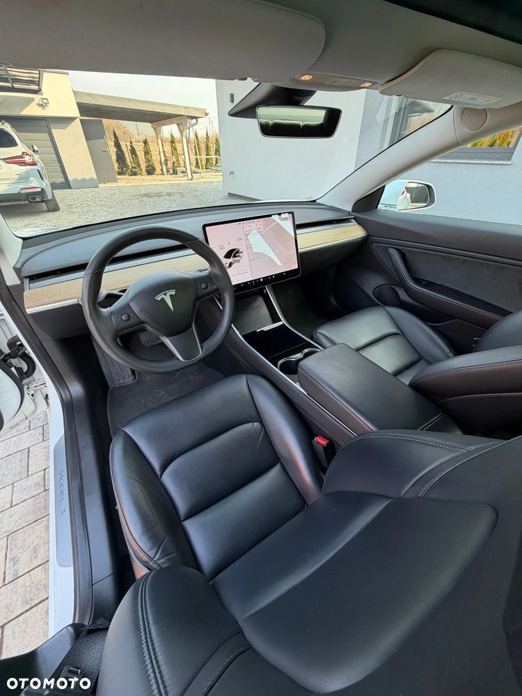 Tesla Model 3 - 7
