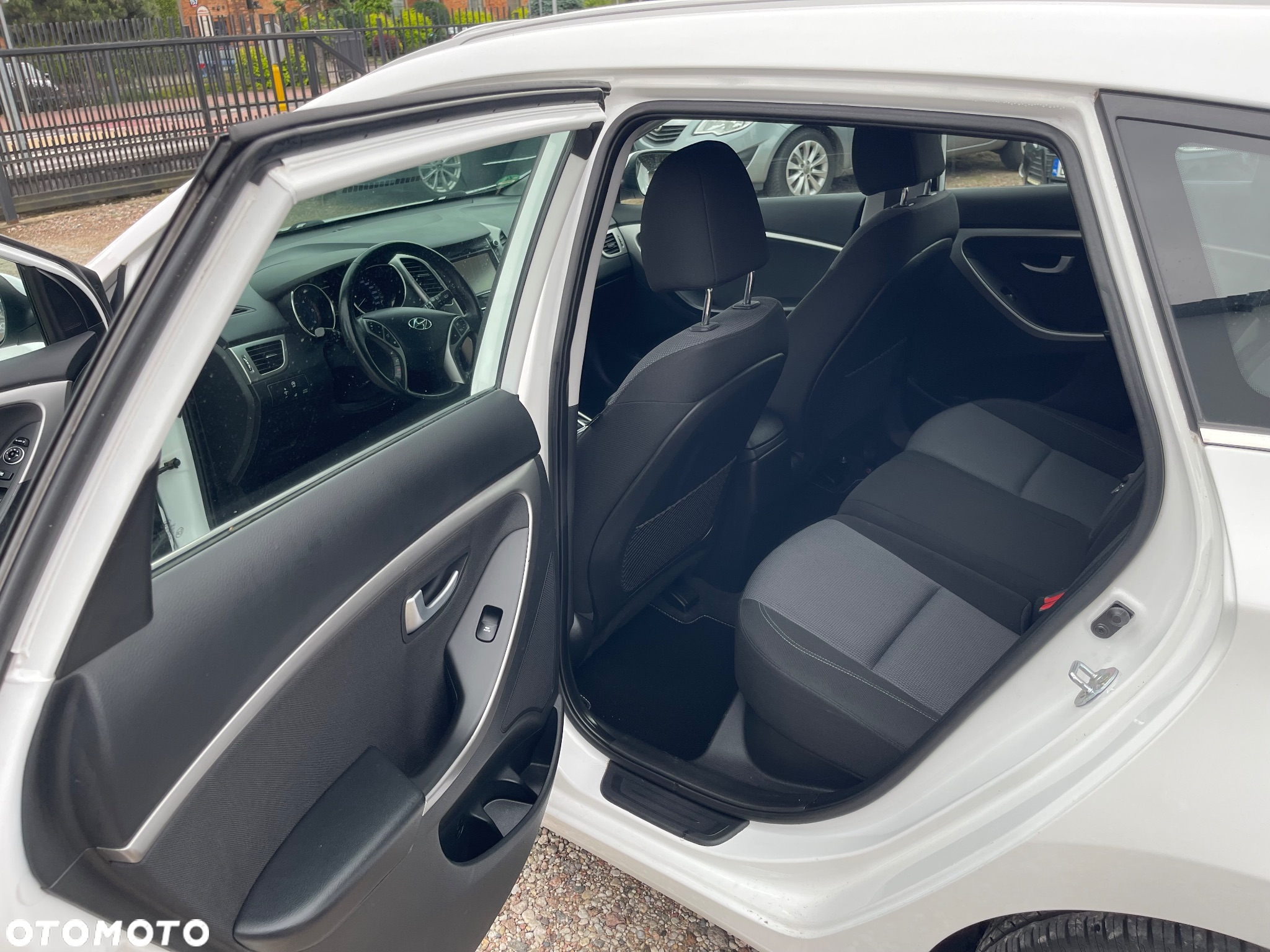 Hyundai i30 1.6 CRDi BlueDrive Premium DCT - 13