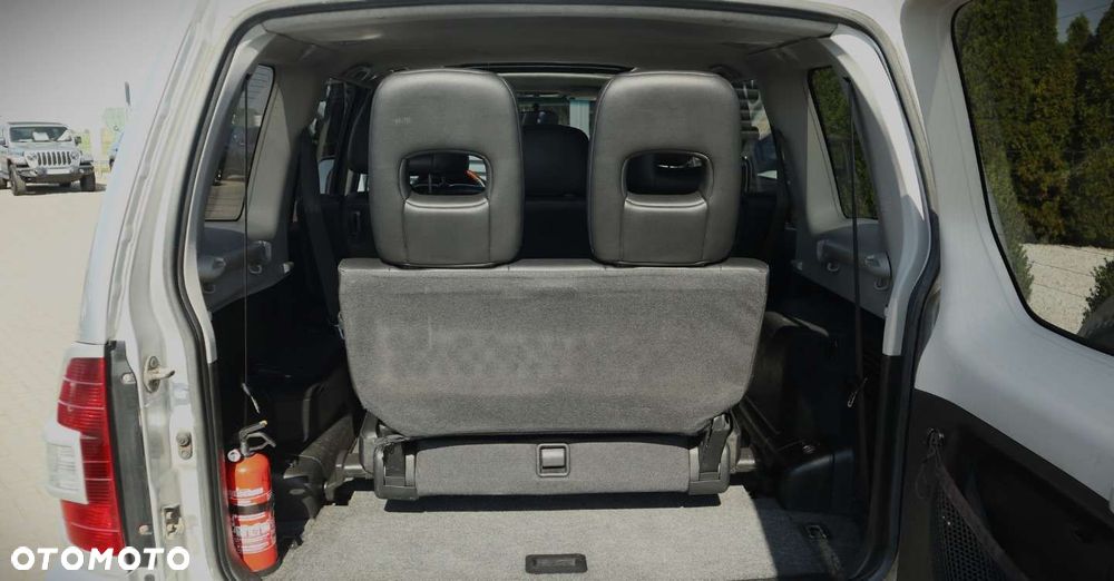 Mitsubishi Pajero - 30