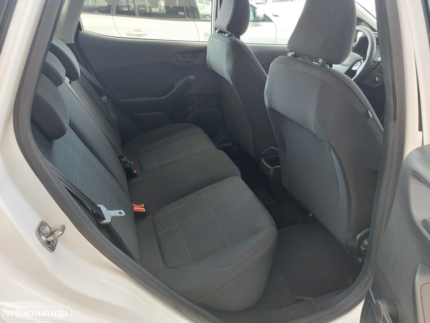 Ford Fiesta 1.0 EcoBoost Connected - 37