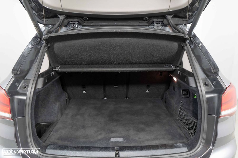 BMW X1 25 e xDrive Corporate Edition - 12