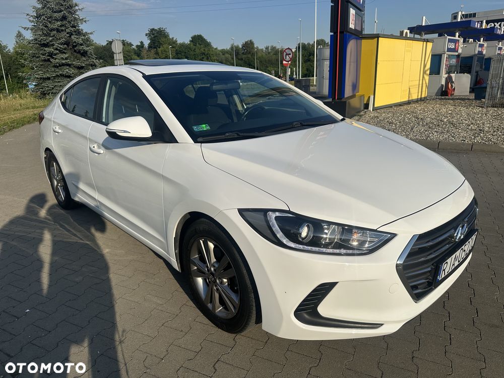 Hyundai Elantra - 11