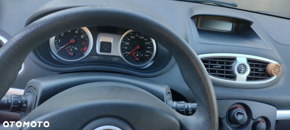 Renault Clio 1.2 16V Alize - 8
