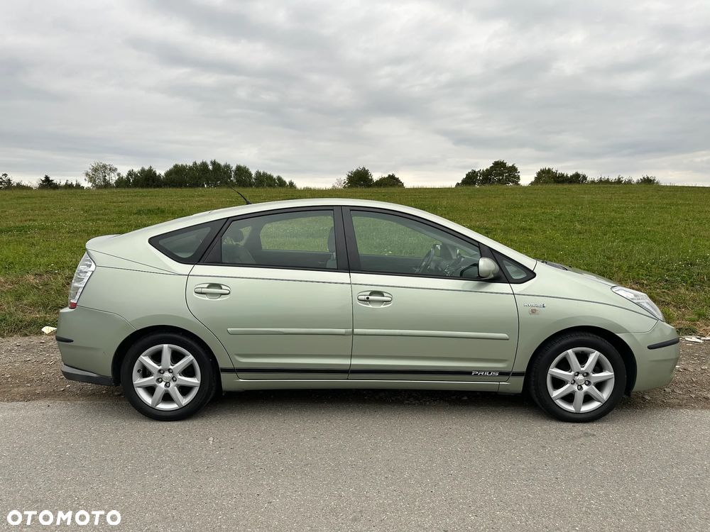 Toyota Prius 1.5 VVT-i Sol - 2