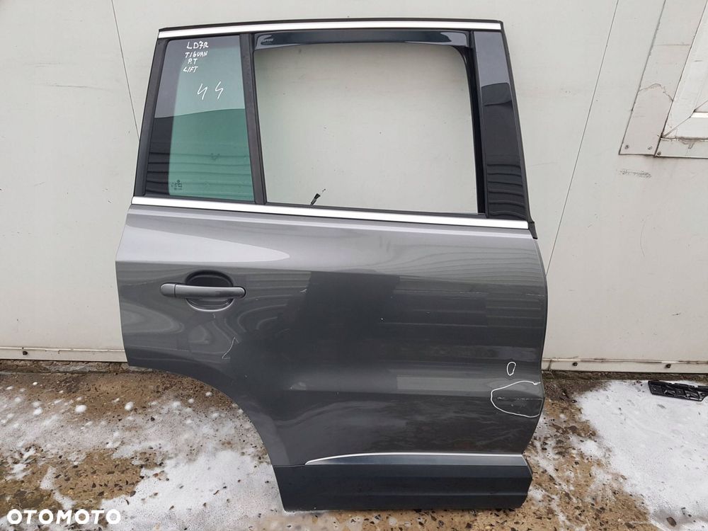 VW TIGUAN I 5N 06-15r DRZWI PRAWE TYŁ TYLNE LD7R