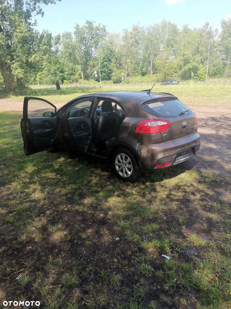 Kia Rio - 11