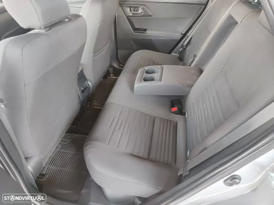 Toyota Auris Touring Sports 1.8 HSD Comfort+P.Sport - 12