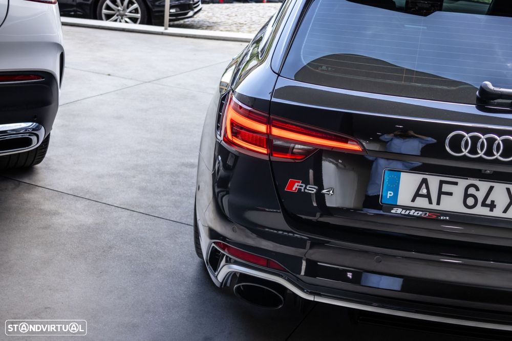 Audi RS4 Avant - 8