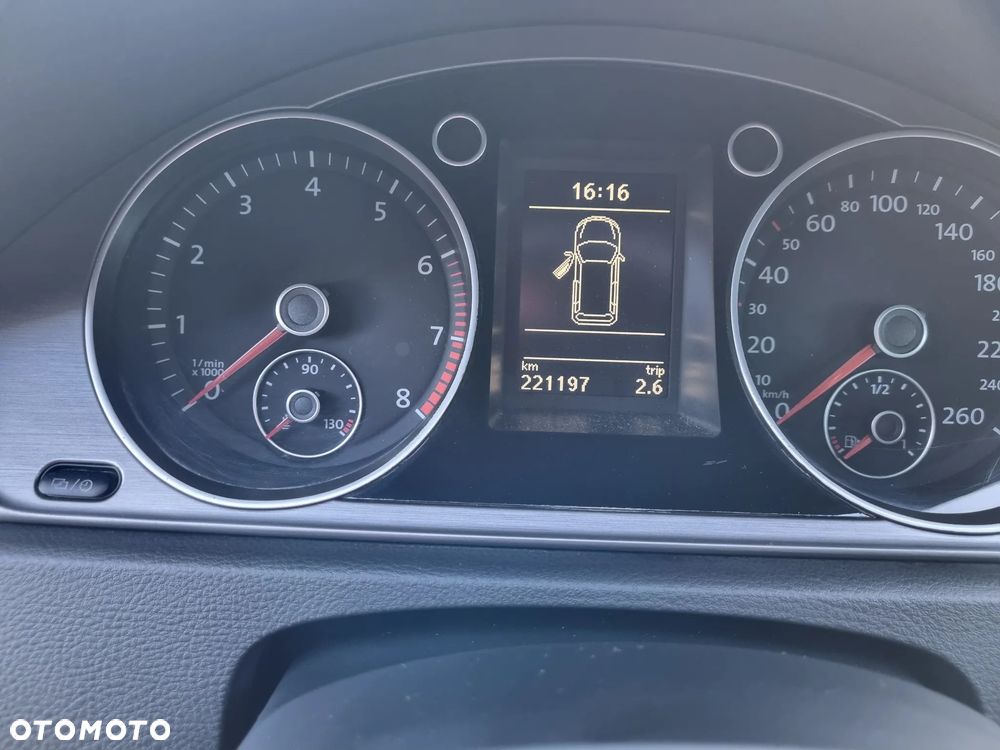 Volkswagen Passat - 21