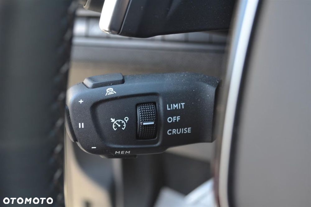 Peugeot 3008 1.6 PureTech HYbrid4 GT S&S EAT8 - 7