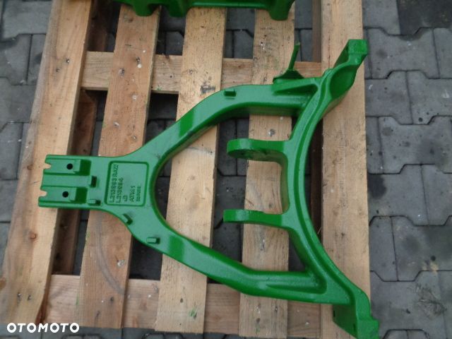 Wspornik silnika John Deere 6250R - 1