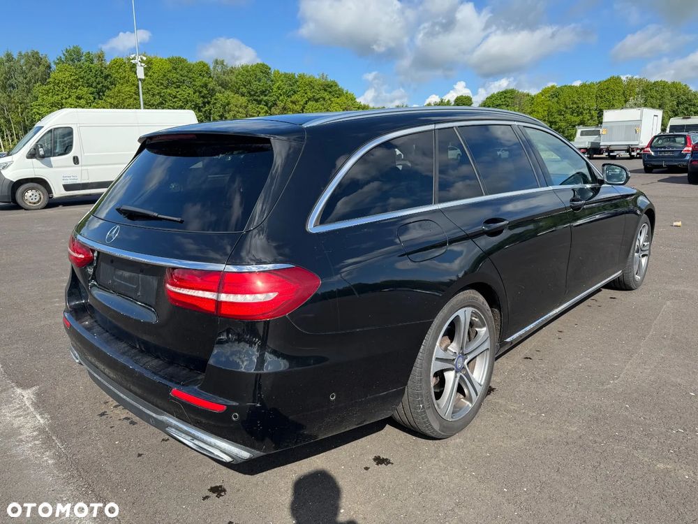 Mercedes-Benz Klasa E 220 d 4-Matic 9G-TRONIC - 3