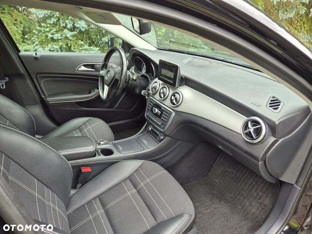 Mercedes-Benz GLA - 10