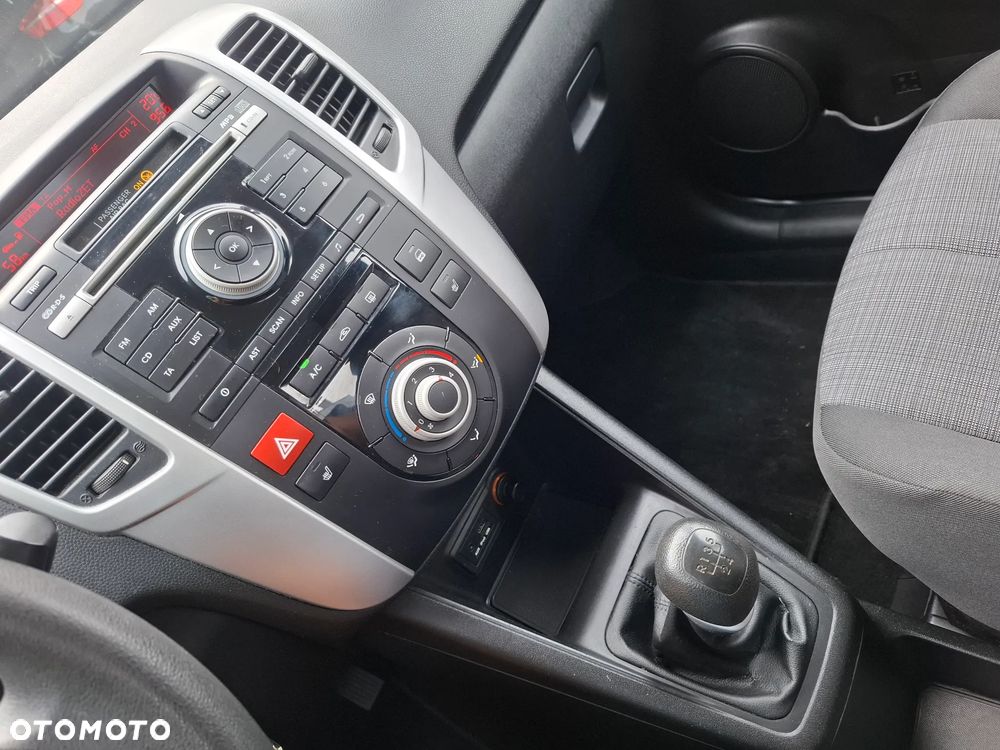 Kia Venga 1.4 CVVT UEFA EURO 2016 - 16