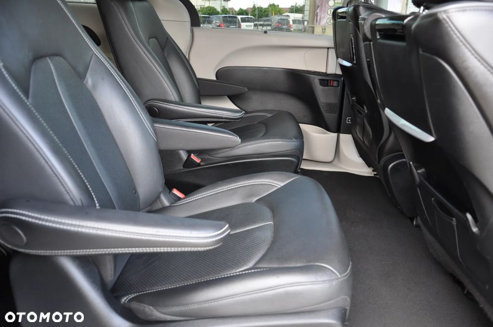 Chrysler Pacifica - 31