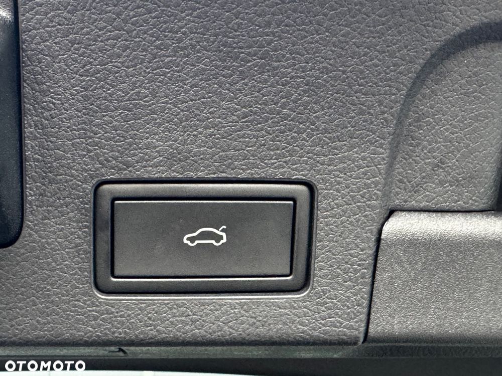 Volkswagen Arteon 2.0 TDI SCR DSG R-Line - 29