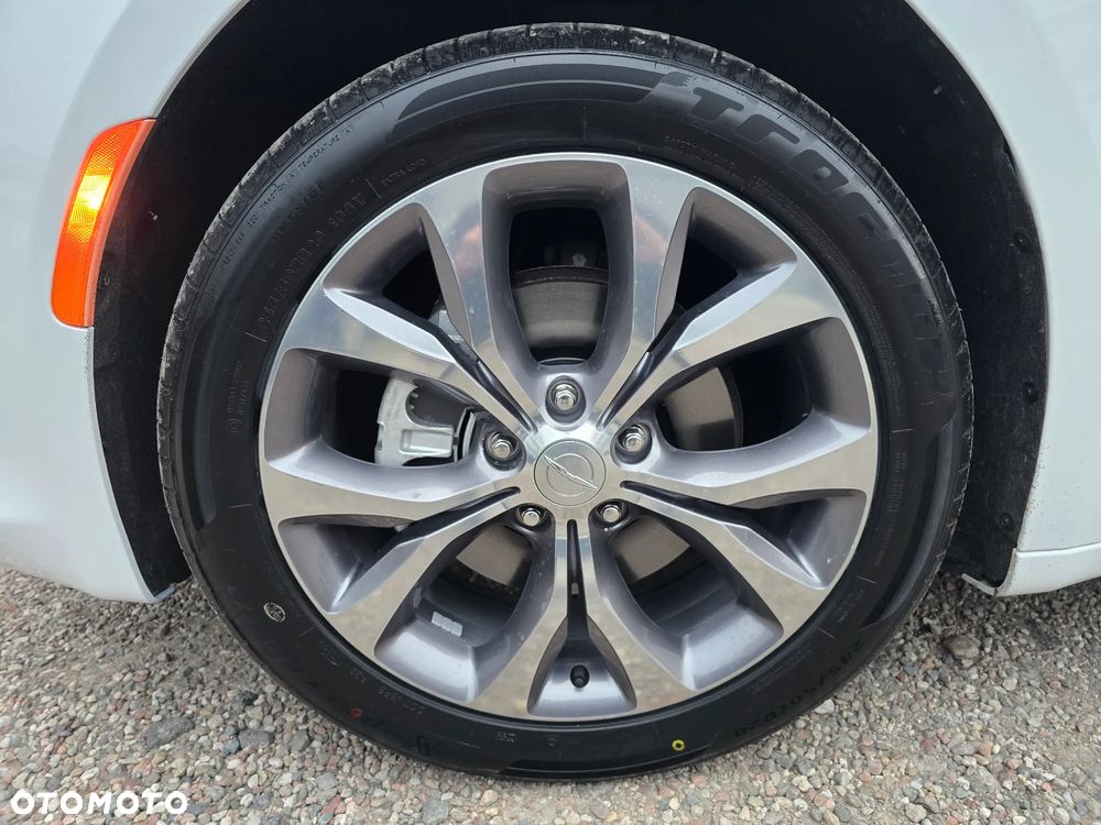 Chrysler Pacifica - 16