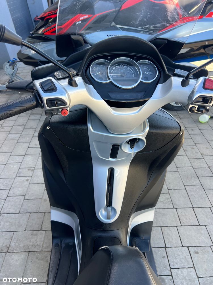 Piaggio MP-3 - 16