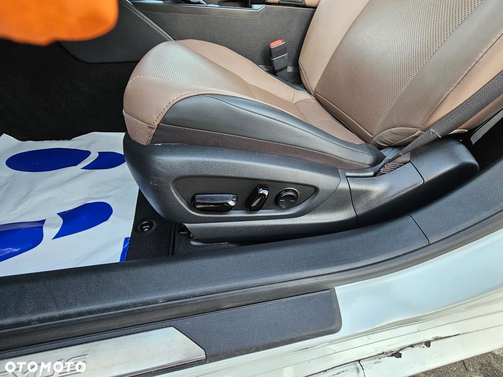 Lexus ES 300h Business Edition - 23
