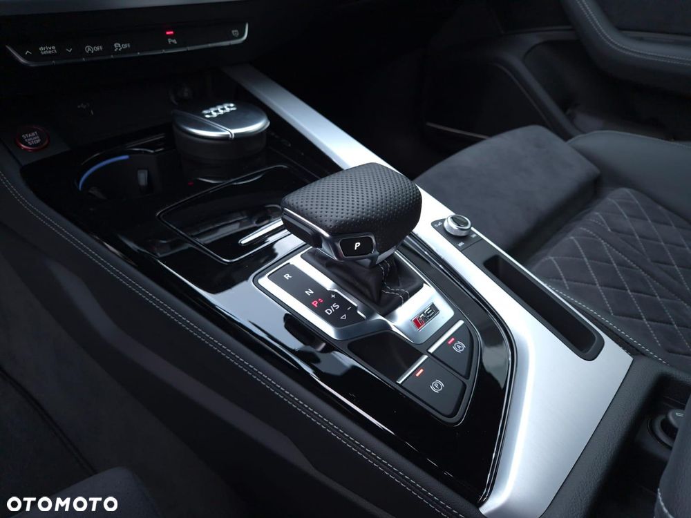 Audi RS4 Avant - 15