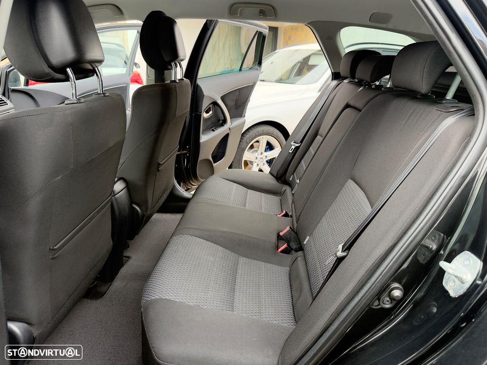 Toyota Avensis SW 2.0 D-4D Exclusive +Navi - 48