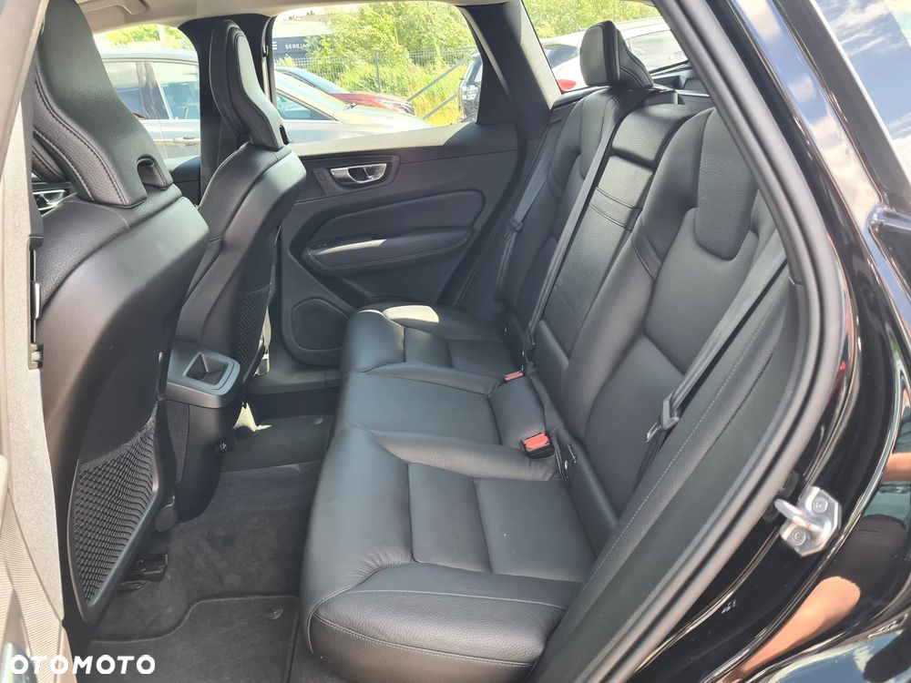 Volvo XC 60 B4 D AWD Momentum - 12
