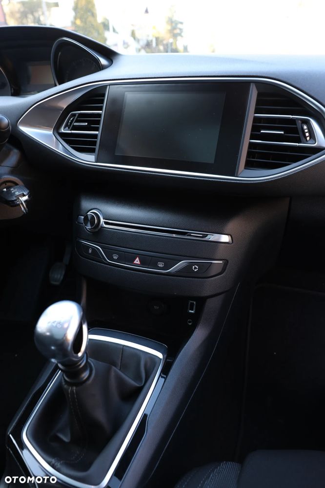 Peugeot 308 1.6 BlueHDi Allure S&S - 17