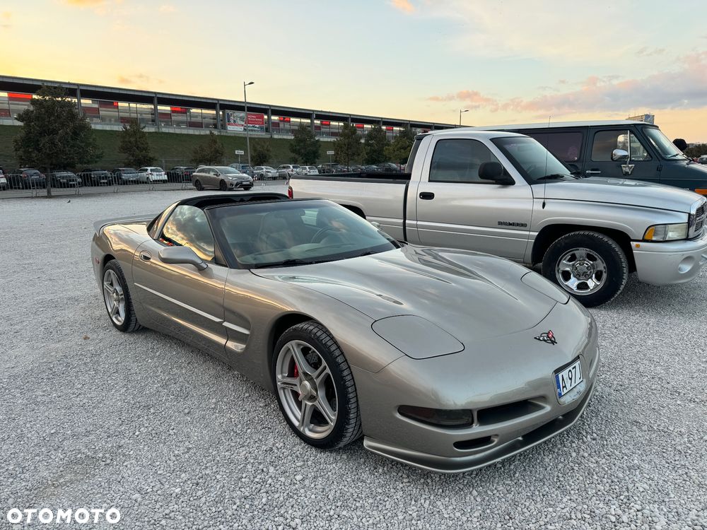 Chevrolet Corvette - 28