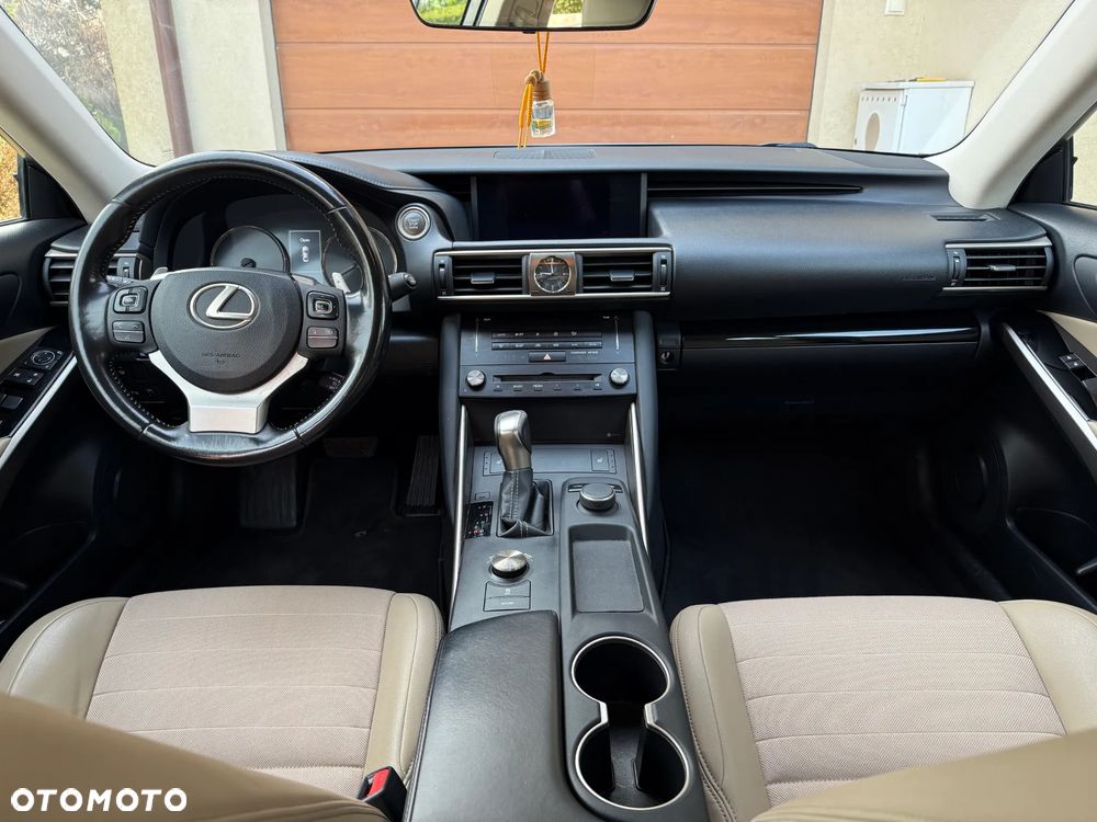Lexus IS 200t / 300 Elegance - 8