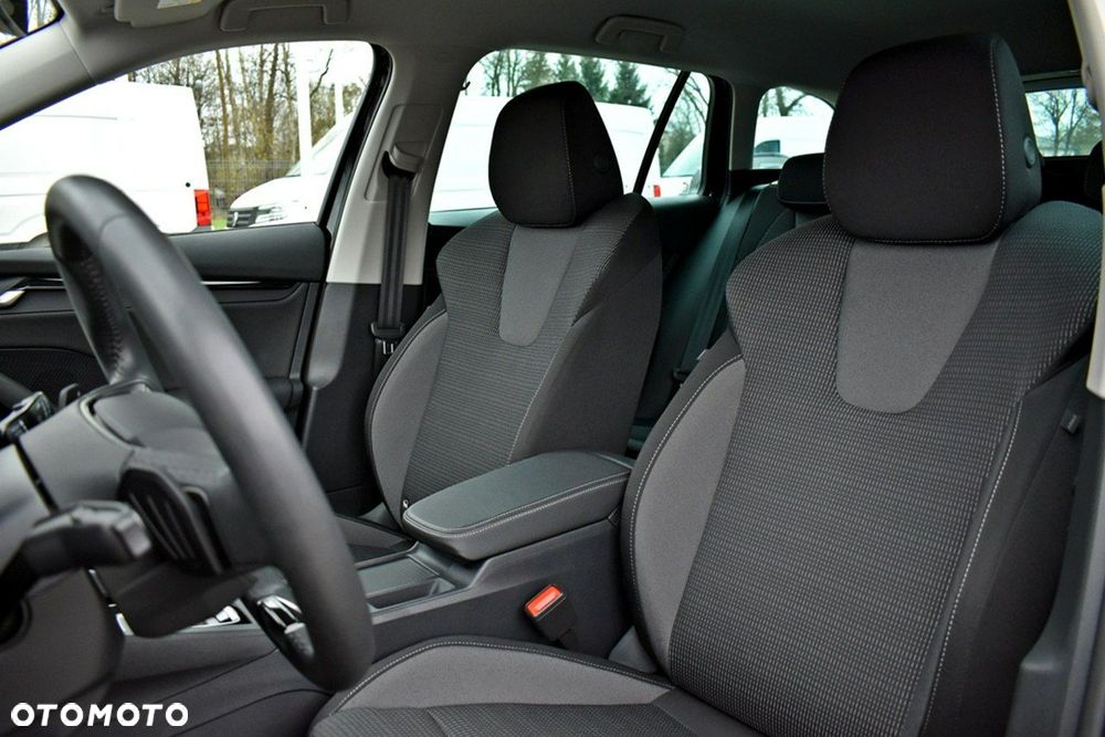 Skoda Octavia 1.5 TSI mHEV Selection DSG - 11