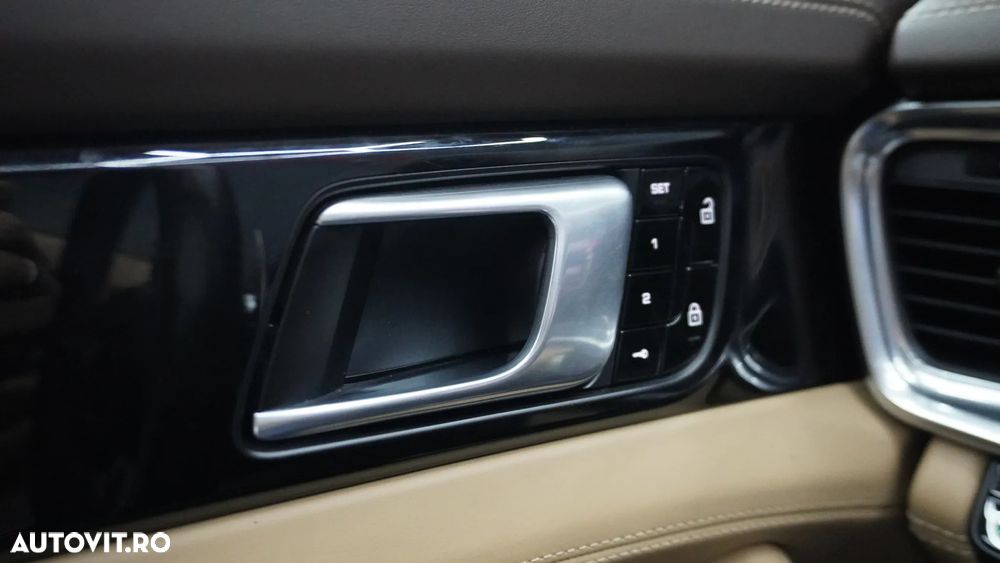 Porsche Panamera 4 E-Hybrid - 25