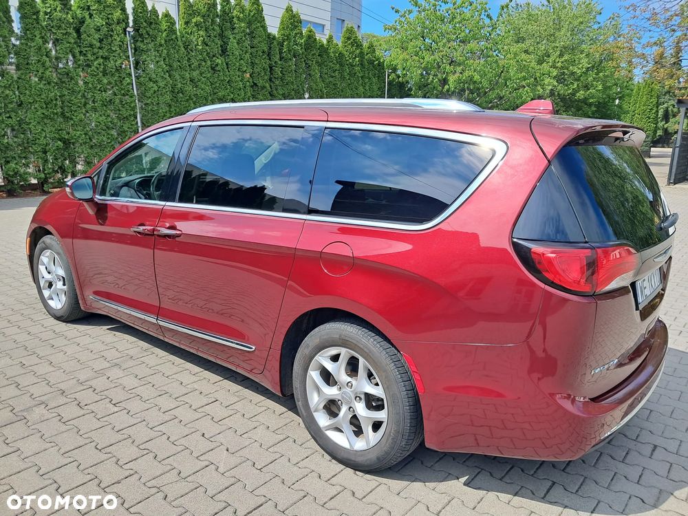 Chrysler Pacifica - 4