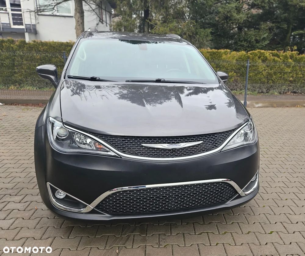 Chrysler Pacifica - 4