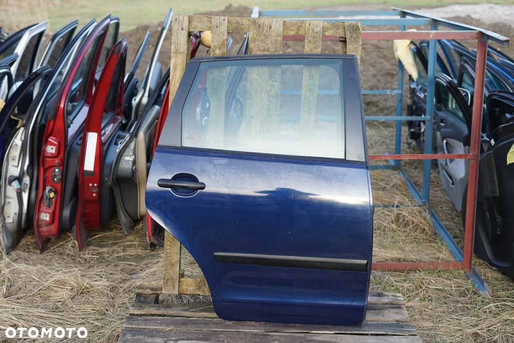 Drzwi tył tylne prawe VW Polo IV 9N 5d LB5N - 1
